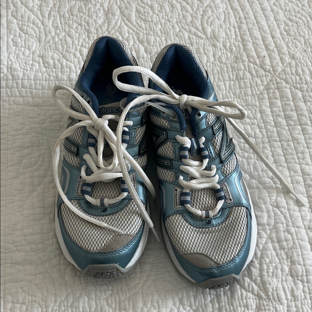 Women’s new balance sneakers